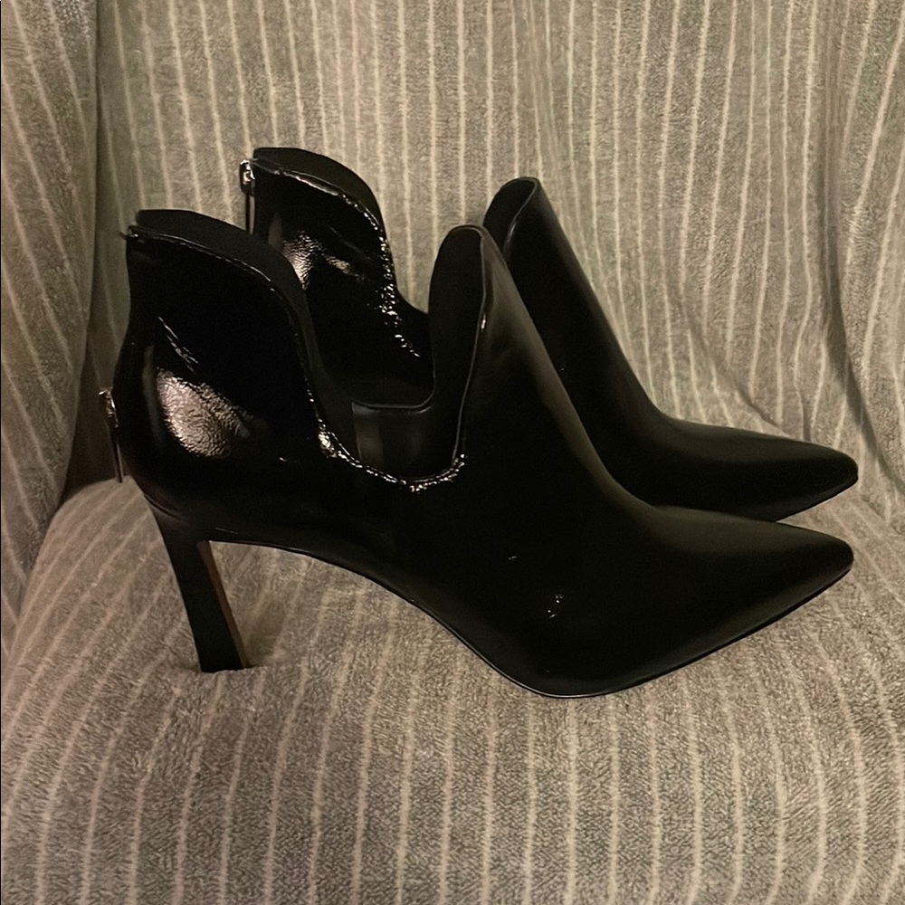 Vince Camuto Randin Black High-Gloss heeled Booties – Women’s 10 (NIB)